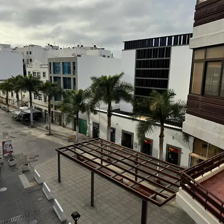 Casa Con Terraza En La Plazuela *